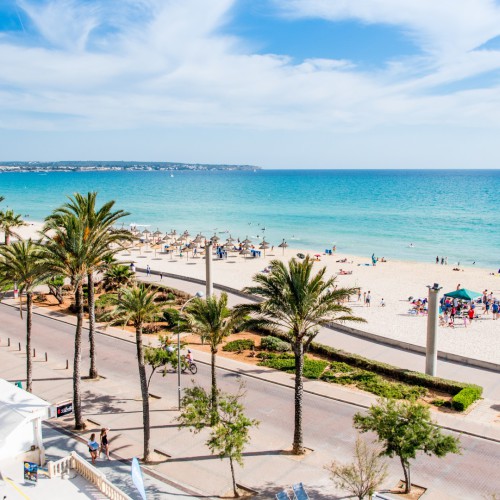 Strand mit Promenade