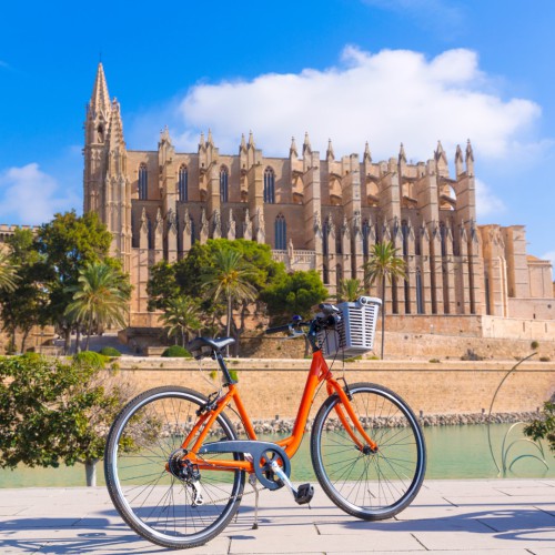 Fahrrad vor der kathedrale