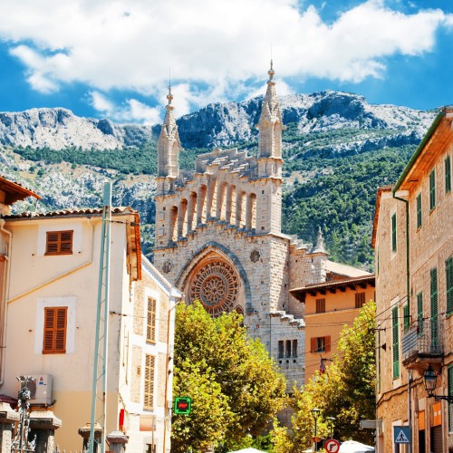 Tramuntana-Gebirge im Hintergrund